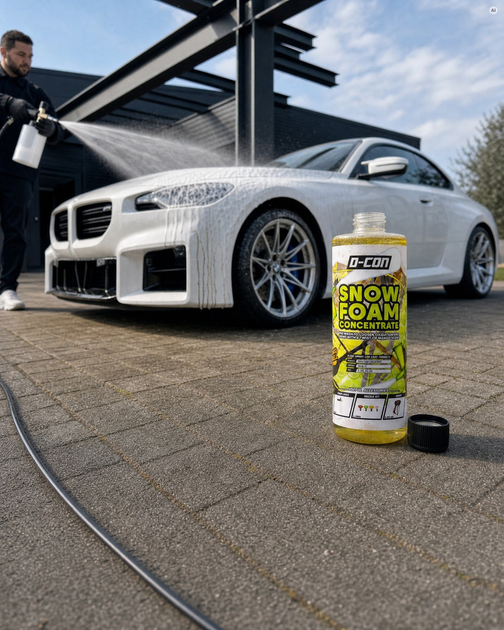 Detailing1 D-CON Snow-Foam-Concentrate 500 ml: Vorwaesche mit der Schaumlanze am weissen BMW M2 (Mobile)