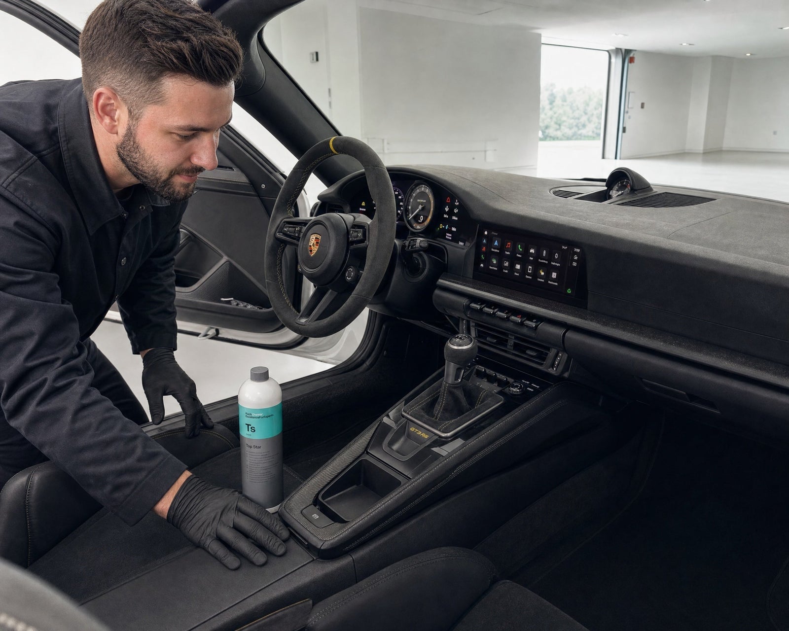 Detailing1 Koch-Chemie Top Star "Ts" — Innenraum-Pflege am Cockpit