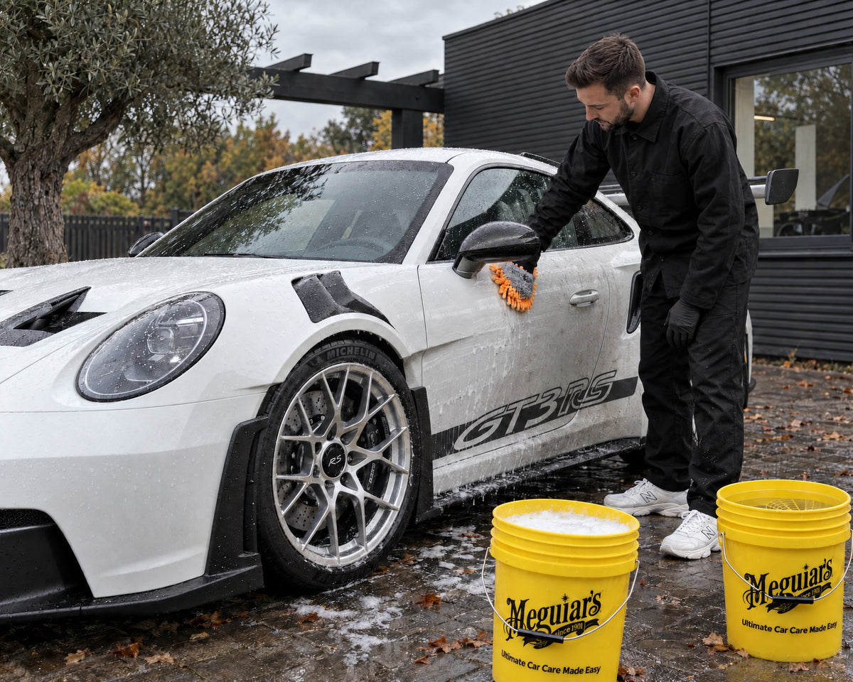 Detailing1 Hero: Waschhandschuhe — Zwei-Eimer-Methode richtig anwenden (Desktop)