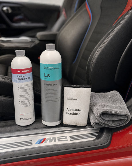 Detailing1 Koch-Chemie Leder-Reinigungsset — Lederreiniger und Lederpflege auf der Tuerschwelle des BMW M2